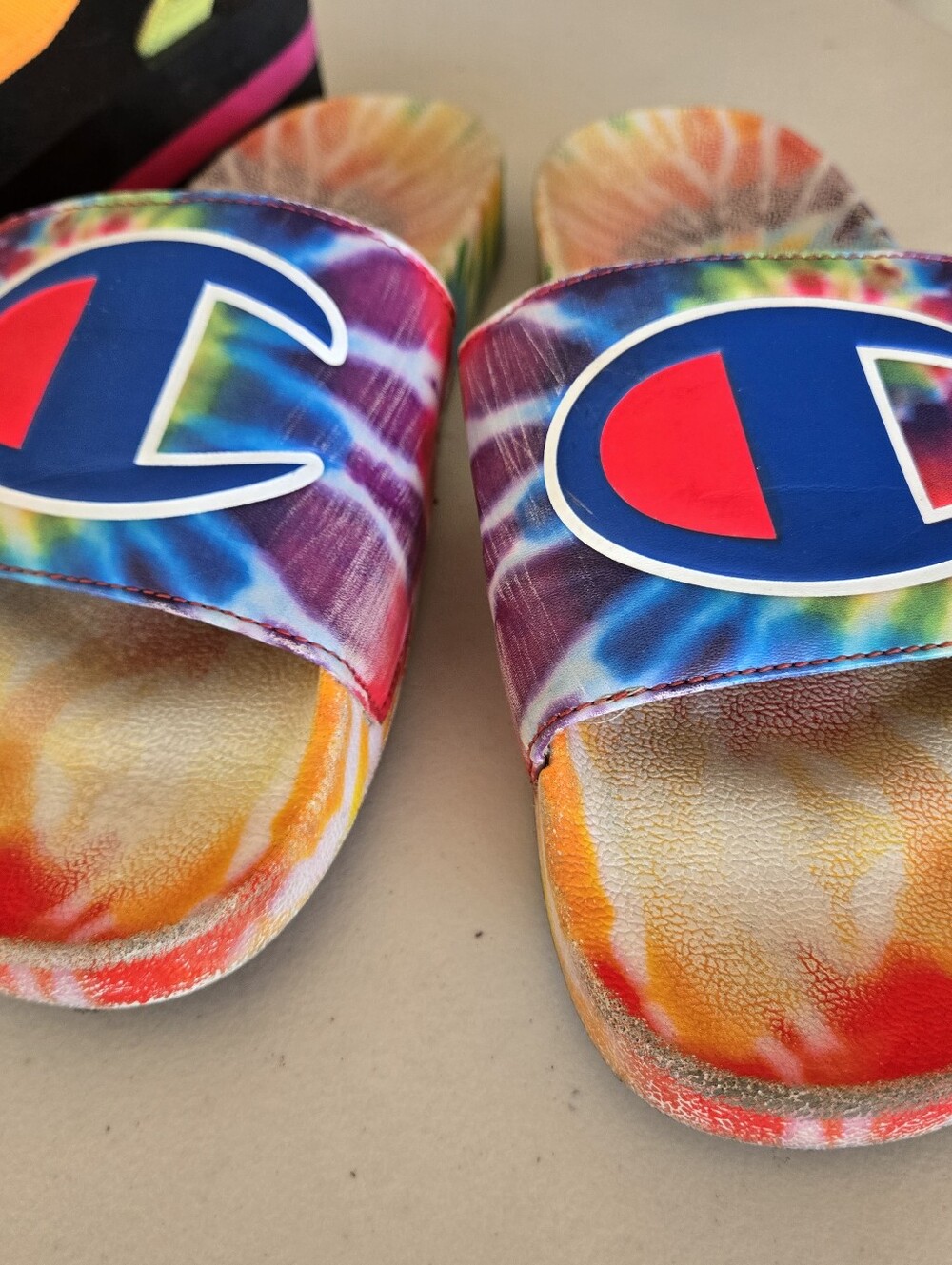 Size 9 - Four (4) Pairs Slides/Sandals CROCS - Picture 4 of 5